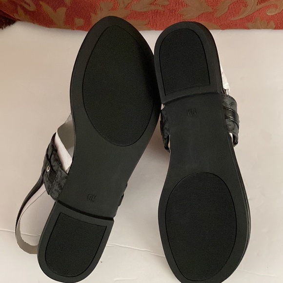 GBG Los Angeles monogram black /gray sandals size 9M strap with buckle closure 🌹 - Picture 7 of 9